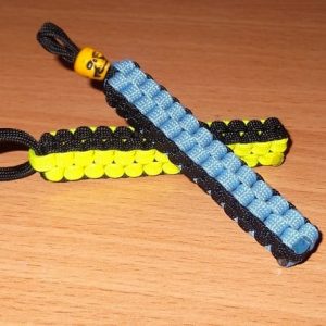 квадратный темляк из паракорда